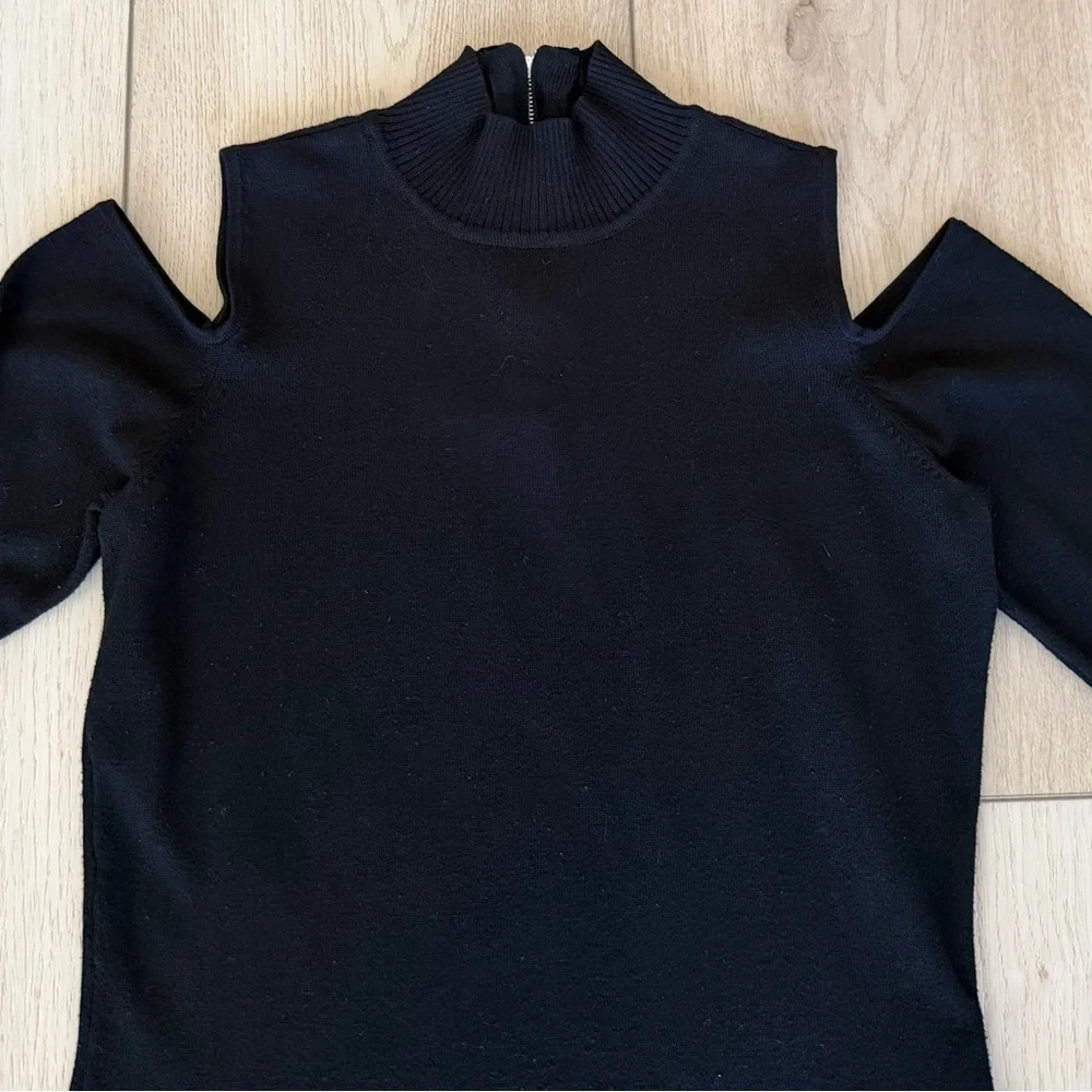 The Limited Black Cold Shoulder Long Sleeve Top XS